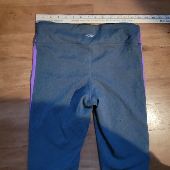 Champion Lavender and Grey Ruched Capri  Leggings Size Medium - Picture 6 of 12